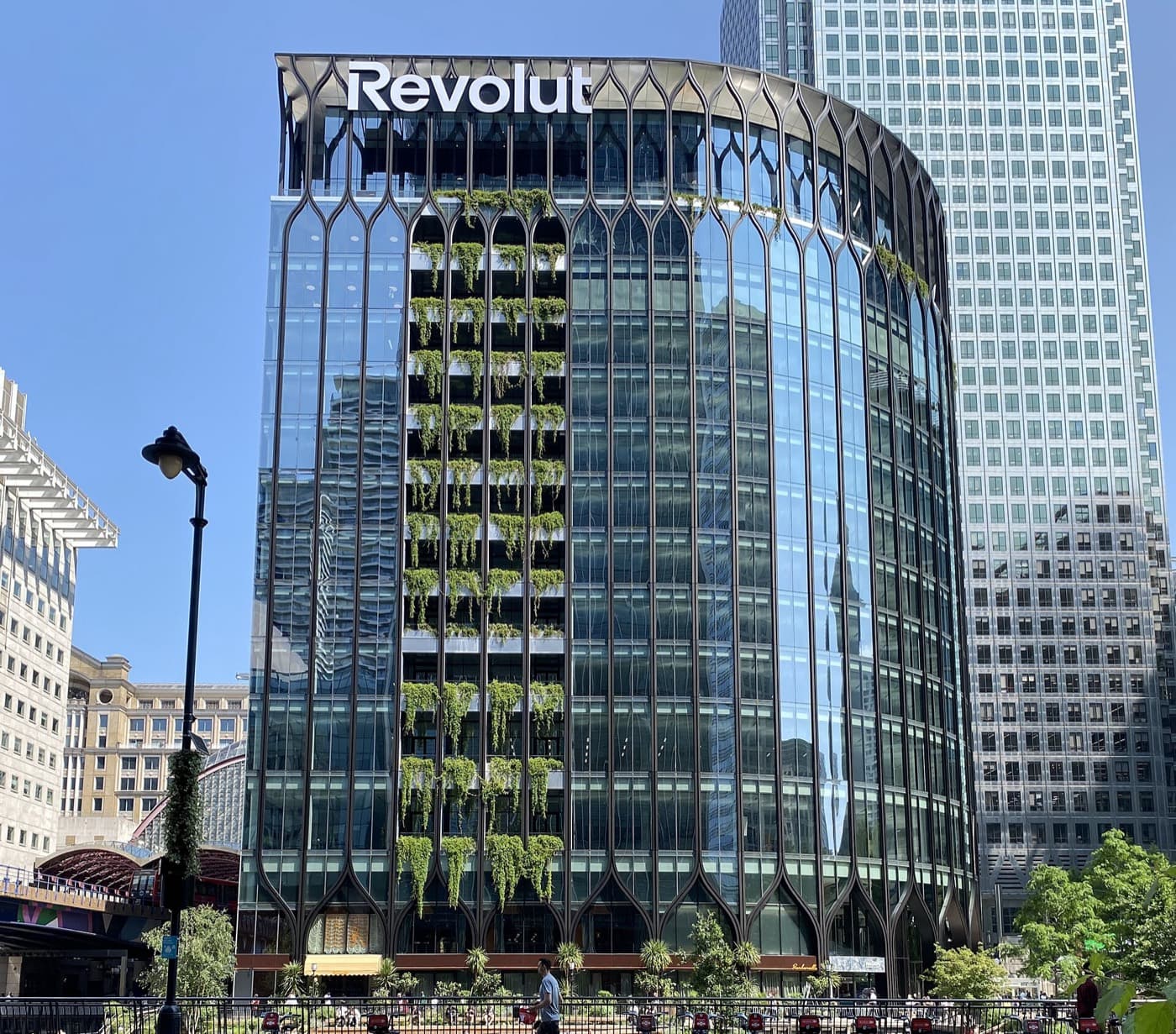 Revolut, UX100 leader in FinTech